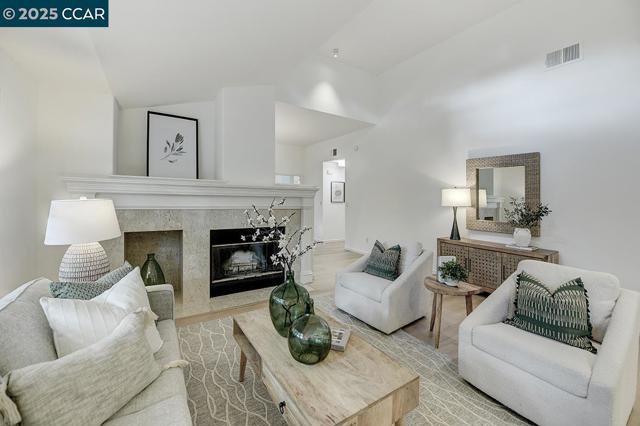 2504 Saklan Indian Dr, Walnut Creek CA: https://media.crmls.org/mediaz/b17f16e5-7a06-4cb5-8b37-0b33e8706d88.jpg
