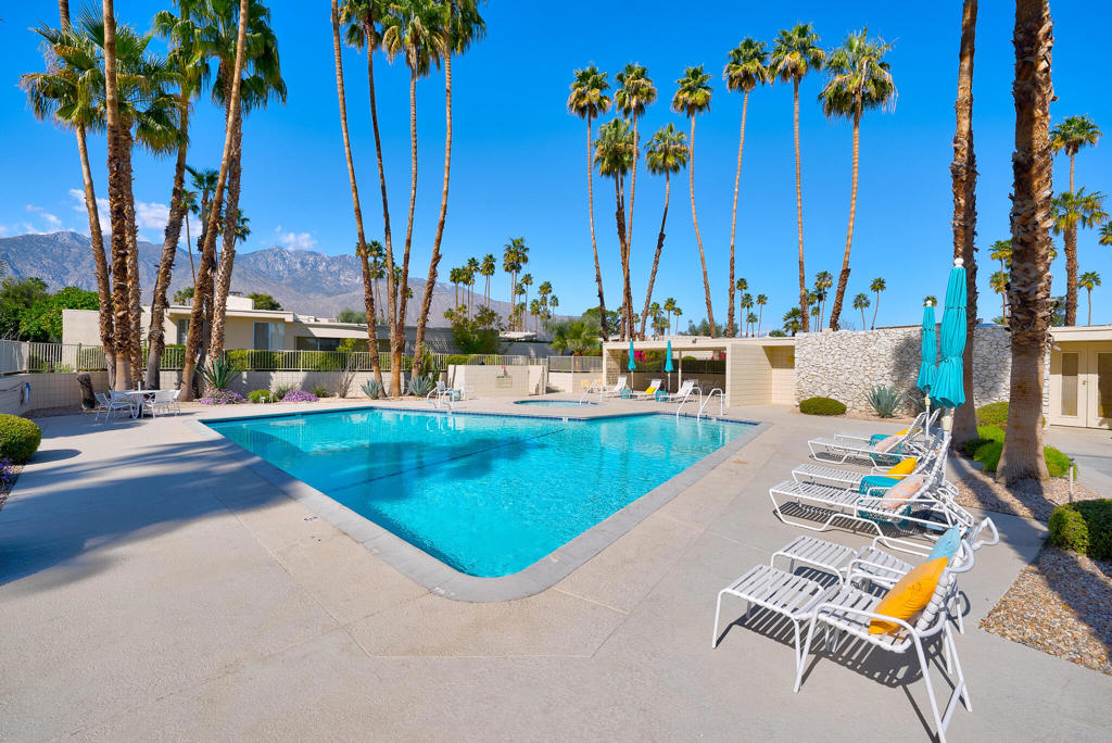 https://media.crmls.org/mediaz/b17f2876-9464-4035-8c45-92e1d7fcca76.jpg?preset=X-Large