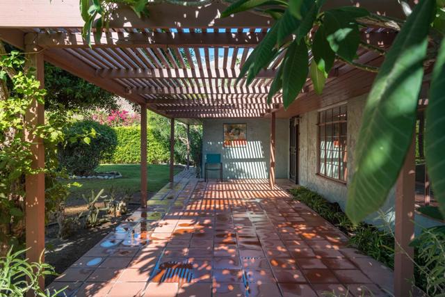 438 E Avenida Hokona, Palm Springs CA: https://media.crmls.org/mediaz/b17f7a65-dcd9-4e4a-97d5-9b086f2ccfcd.jpg