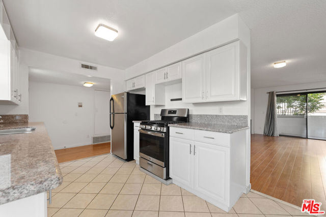 11975 Texas Avenue, Los Angeles CA: https://media.crmls.org/mediaz/b17f8f63-f9f5-4c33-9ca5-5f5ec7f52889.jpg