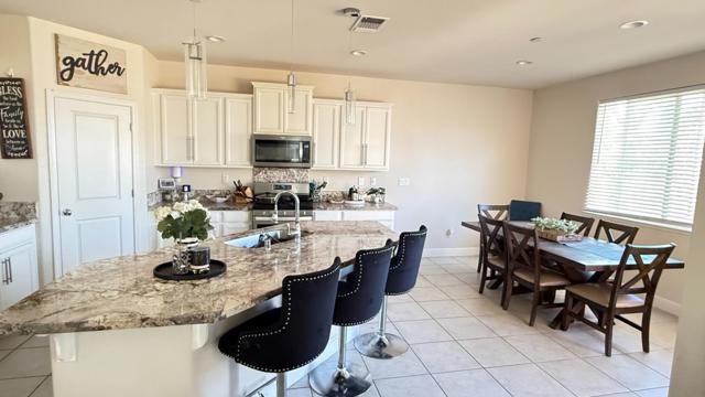 755 Alicante Drive, Hollister CA: https://media.crmls.org/mediaz/b17fd39c-da2e-4f7c-9258-849f3bf12685.jpg