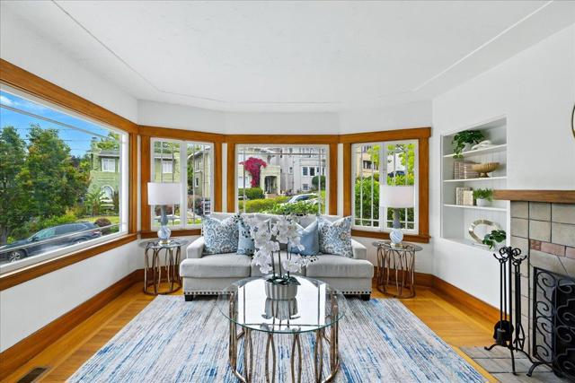 5555 Carlton Street, Oakland CA: https://media.crmls.org/mediaz/b18047bc-942e-46f7-850d-9fdc54754384.jpg