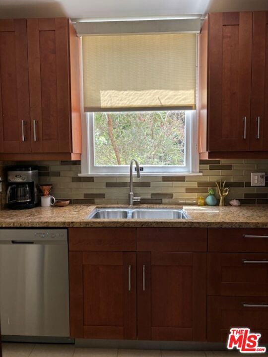 2439 West Silver Lake Drive, Los Angeles CA: https://media.crmls.org/mediaz/b1806a8c-982b-42c7-8d27-c36d322781bf.jpg
