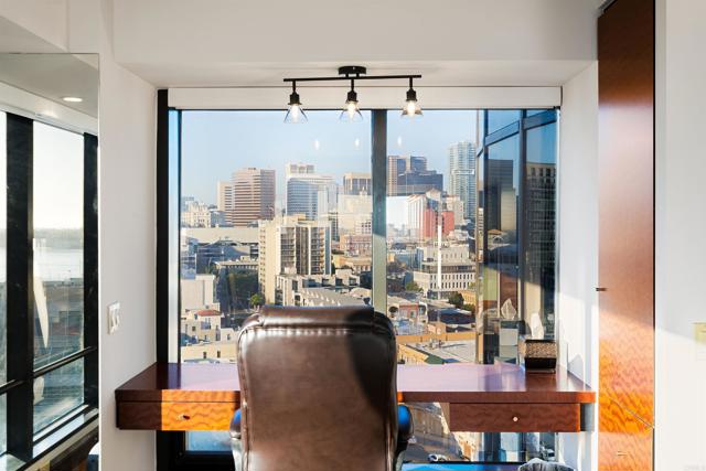 200 Harbor Dr, San Diego CA: https://media.crmls.org/mediaz/b1807a6b-bdf1-4976-86d6-d79a78f4c74e.jpg