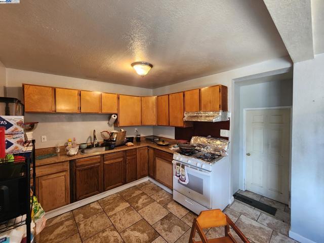Image 6 of 30 For 9499 E St  