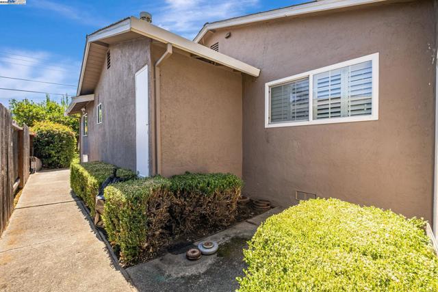 40575 Blacow Road, Fremont CA: https://media.crmls.org/mediaz/b18151dd-0e8c-4e03-b870-6eb1b11c52db.jpg