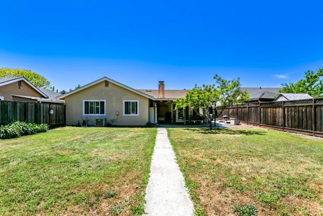 9124 Connell Court, Gilroy CA: https://media.crmls.org/mediaz/b1815efe-c44a-49cd-a686-337a40a34d5c.jpg