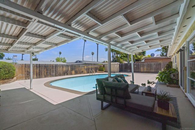 5768 CAMBER DR, San Diego CA: https://media.crmls.org/mediaz/b1826d62-076e-4bd6-9ce8-664d45255562.jpg