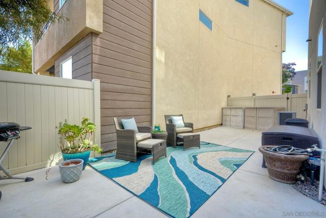 2056 Callisto Terrace, Chula Vista CA: https://media.crmls.org/mediaz/b182bf84-7d7e-4274-bfa0-cb7218b76697.jpg