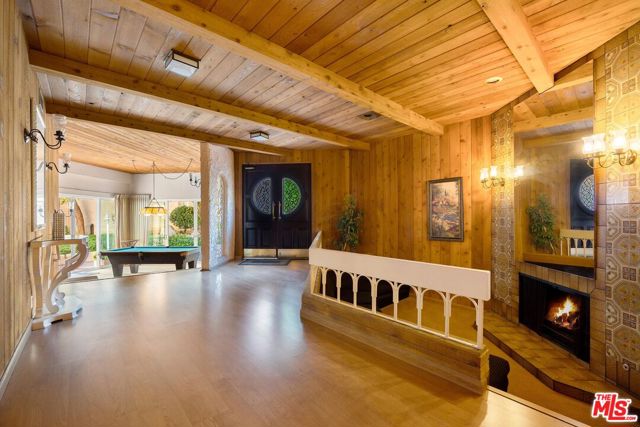 5333 Zelzah Avenue, Encino CA: https://media.crmls.org/mediaz/b1831d37-769c-4f29-870c-a7c44905442d.jpg