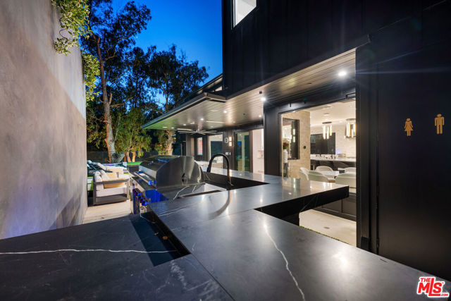 3140 Coldwater Canyon, Studio City CA: https://media.crmls.org/mediaz/b1837de3-0f32-469e-aa3d-5c94233757ec.jpg