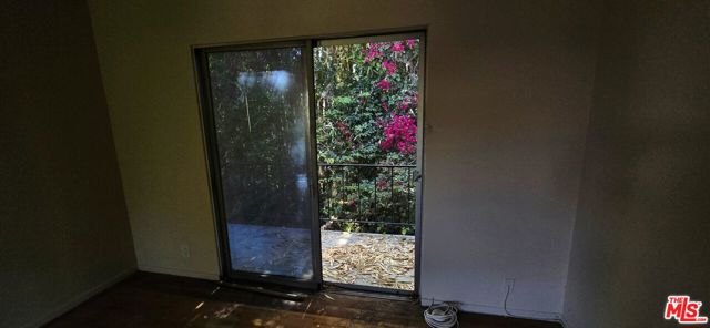 1433 N Martel Avenue, Los Angeles CA: https://media.crmls.org/mediaz/b1838344-f56a-4e8e-814b-c8da447fc772.jpg