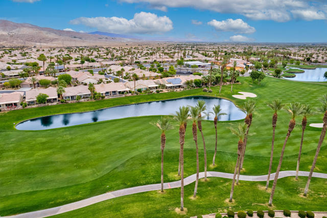 35232 Moorbrook Road, Palm Desert CA: https://media.crmls.org/mediaz/b183aabd-4bcb-4334-b17a-6dd64b7718eb.jpg