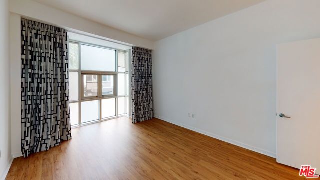 630 W 6th Street, Los Angeles CA: https://media.crmls.org/mediaz/b183db58-1150-4d83-9975-b537b2053dbc.jpg