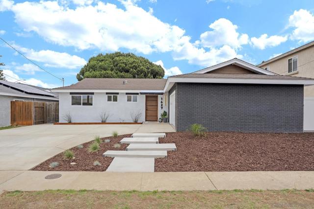 1427 Signal Ave, San Diego CA: https://media.crmls.org/mediaz/b18440db-e97e-49c8-bf7f-559c61f4fd55.jpg