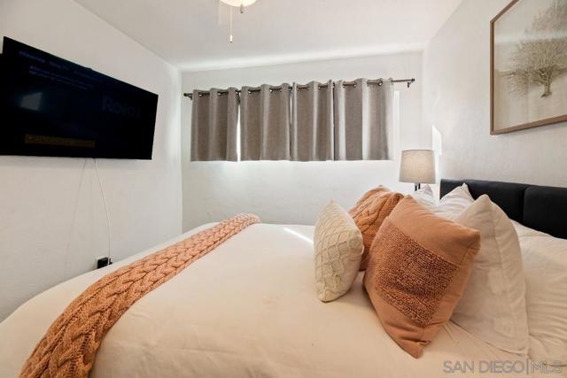 1816 Diamond, San Diego CA: https://media.crmls.org/mediaz/b1848c96-2c8e-4dbd-82d6-9eff49dd96bd.jpg