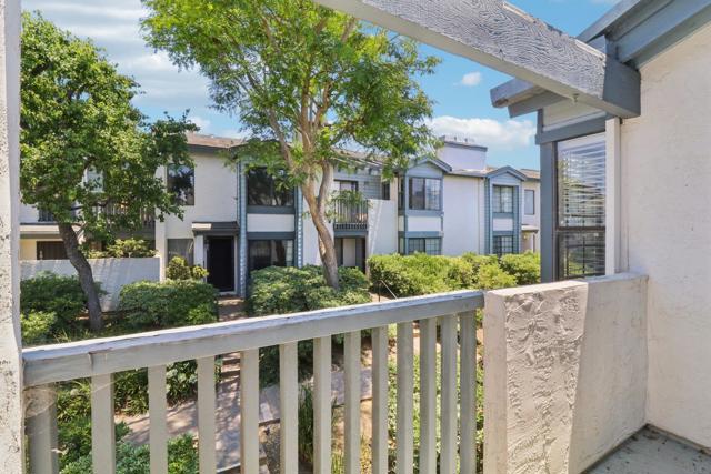 4064 Crystal Dawn Ln, San Diego CA: https://media.crmls.org/mediaz/b184f8c1-0d79-42a1-bdeb-ea82c1c16441.jpg