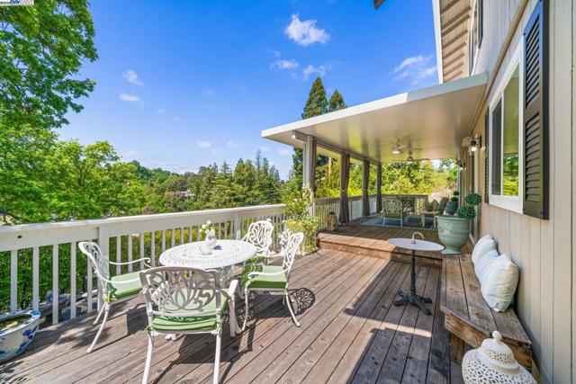 484 El Pintado Rd, Danville CA: https://media.crmls.org/mediaz/b18515f2-a1ba-4a2b-91d9-e5bfdff82b4b.jpg