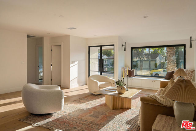 3820 S Burnside Avenue, Los Angeles CA: https://media.crmls.org/mediaz/b1852f3f-2d2f-4dfb-a5cc-2aaab82d7941.jpg