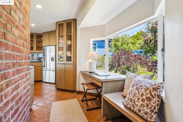 917 Avis Dr, El Cerrito CA: https://media.crmls.org/mediaz/b1856009-9abd-4085-a7cb-5fbbada08d3d.jpg