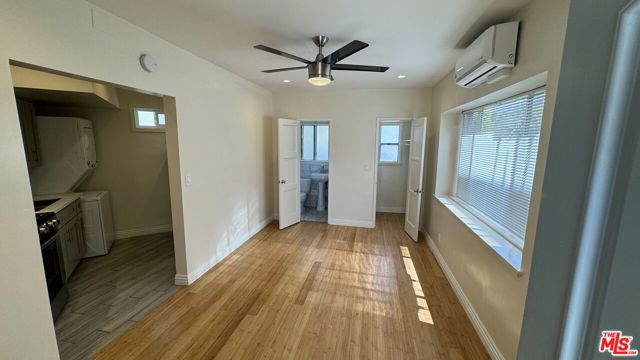 650 656 Park Avenue, Long Beach CA: https://media.crmls.org/mediaz/b185852e-9a22-49a5-be69-b3f20db25a2b.jpg