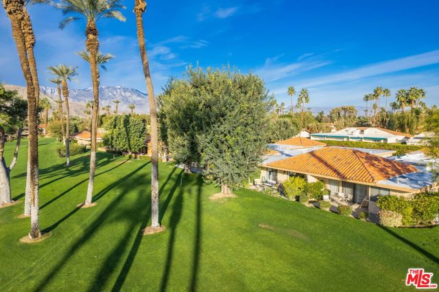 60 La Ronda Drive, Rancho Mirage CA: https://media.crmls.org/mediaz/b18585d7-52e4-4b6a-90bd-36ae753d9bc1.jpg