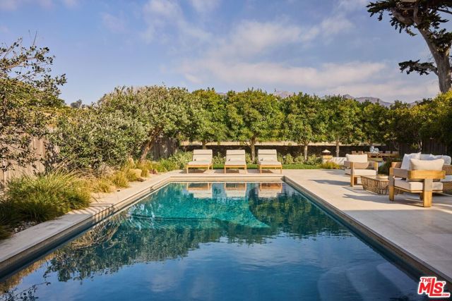 23515 Malibu Colony Road, Malibu CA: https://media.crmls.org/mediaz/b1861fd6-f449-4acb-bd3a-daad1de85099.jpg