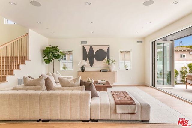 2455 23rd Street, Santa Monica CA: https://media.crmls.org/mediaz/b186b1e2-ebd8-49f1-980b-d9039d95520b.jpg