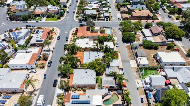 4826 Biona Dr, San Diego CA: https://media.crmls.org/mediaz/b186e7da-d29c-4e80-9ff6-05f94cd566b8.jpg