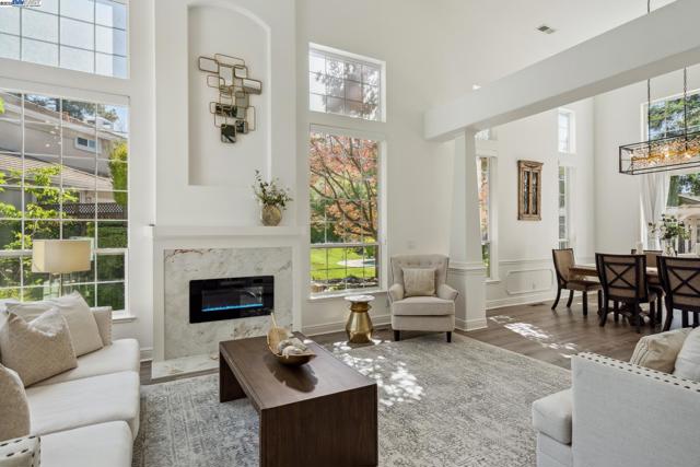 418 Golf Ct, Walnut Creek CA: https://media.crmls.org/mediaz/b186edac-6634-4cdd-a75a-84e983e7fd72.jpg
