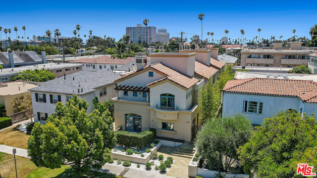 1022 10th Street, Santa Monica CA: https://media.crmls.org/mediaz/b187a88d-1733-4ade-b493-3dcf88ecbc1f.jpg