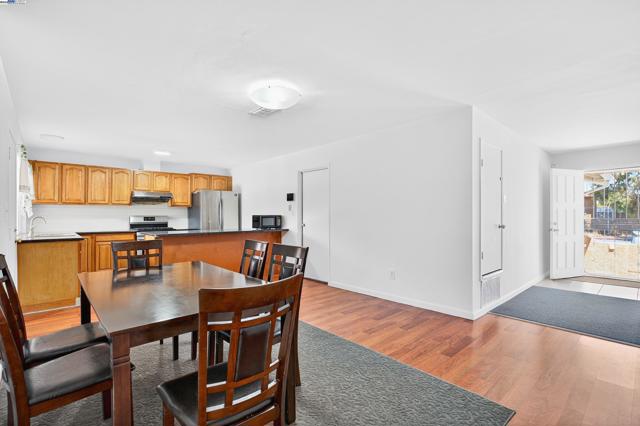 4300 Berk Ave, Richmond CA: https://media.crmls.org/mediaz/b188123c-ba21-443d-b9a1-0194a73b8194.jpg