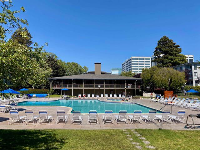 3 Commodore Dr, Emeryville CA: https://media.crmls.org/mediaz/b1884bc2-89d1-43cb-b2d2-abe372bd69be.jpg