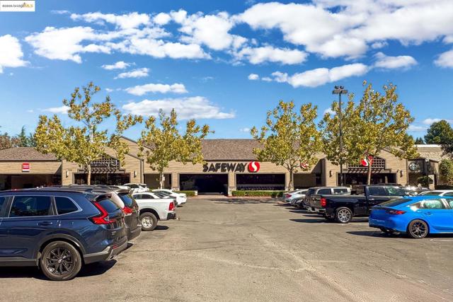 1515 Schenone Ct, Concord CA: https://media.crmls.org/mediaz/b1885799-4502-4df7-a08b-c43254a47fdb.jpg