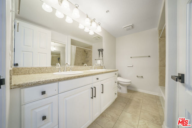 1401 S St Andrews Place, Los Angeles CA: https://media.crmls.org/mediaz/b1886d27-6eea-4ca3-bbed-96ddbc931e91.jpg
