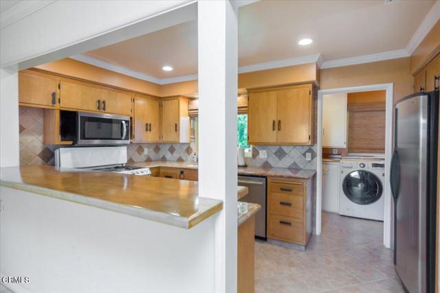 1372 Inverness Drive, Pasadena CA: https://media.crmls.org/mediaz/b188b4df-6fc6-405c-8791-42d2431fb8a5.jpg