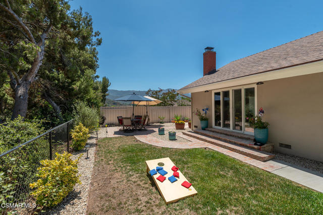 364 Longwood Court, Thousand Oaks CA: https://media.crmls.org/mediaz/b1890425-72d8-417b-972a-6e7019e93be9.jpg