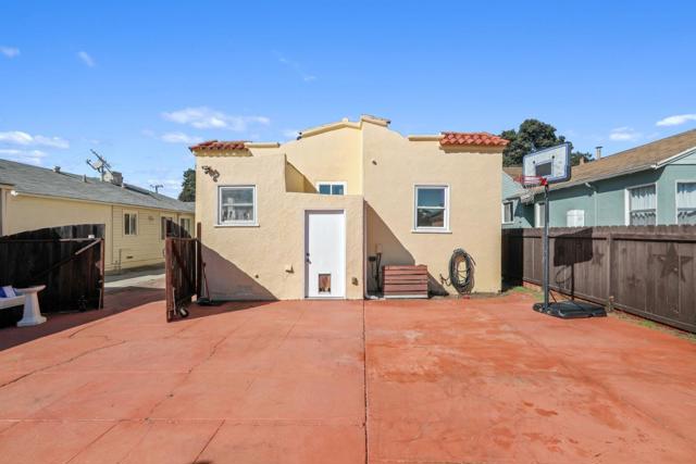 517 Dolores Avenue, San Leandro CA: https://media.crmls.org/mediaz/b189a6a2-e9b9-4def-a7e5-46df914fd2d9.jpg