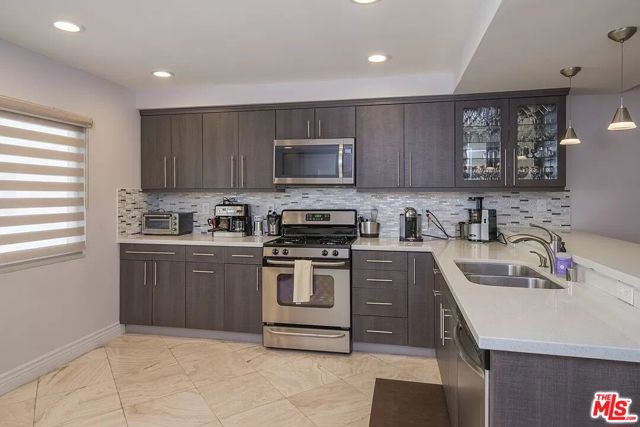 6205 1/2 Nita Avenue, Woodland Hills CA: https://media.crmls.org/mediaz/b18a0336-6b9e-455c-a422-0b7f0cc11ba4.jpg