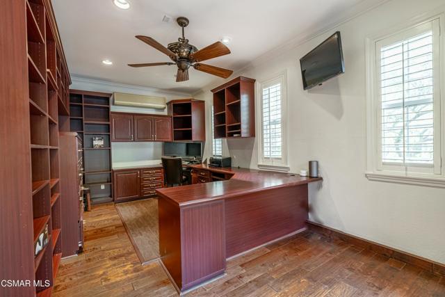 483 Via Merla, Newbury Park CA: https://media.crmls.org/mediaz/b18a57a5-3de0-46c0-b472-8d63a4510cc5.jpg