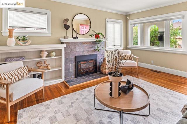 3058 Berlin Way, Oakland CA: https://media.crmls.org/mediaz/b18aba3b-5ea4-4a43-ae0a-0bf38b62faf5.jpg