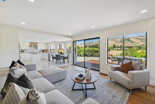 44030 Geddy Court, Fremont CA: https://media.crmls.org/mediaz/b18aeb77-4f73-4993-97db-29ed399facd6.jpg
