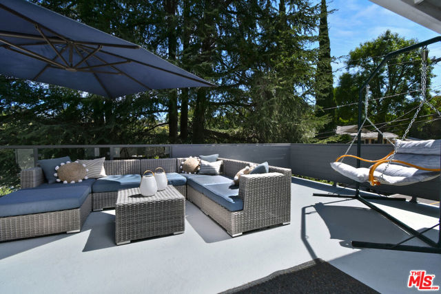 3471 Woodcliff Road, Sherman Oaks CA: https://media.crmls.org/mediaz/b18afe56-34aa-4993-b7ed-856079f1b193.jpg