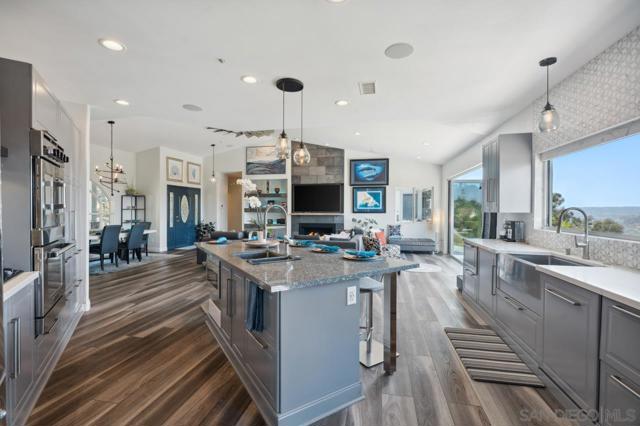 9420 Crest Drive, Spring Valley CA: https://media.crmls.org/mediaz/b18b0d8b-bcdb-48d6-b885-de2cfb089f01.jpg