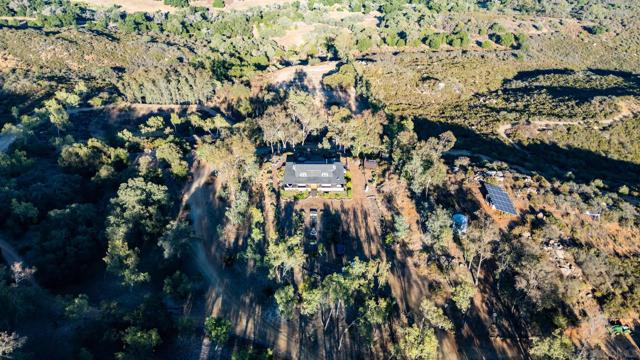 23898 Crown Hill Ln, Escondido CA: https://media.crmls.org/mediaz/b18b262b-165d-4e45-b95d-410d85bca946.jpg