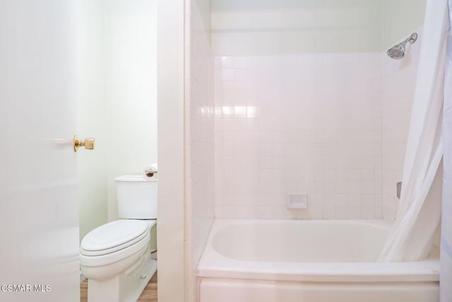 2085 Rayshire Street, Thousand Oaks CA: https://media.crmls.org/mediaz/b18b5fdf-bef4-4dff-bd81-c5dad1685a32.jpg