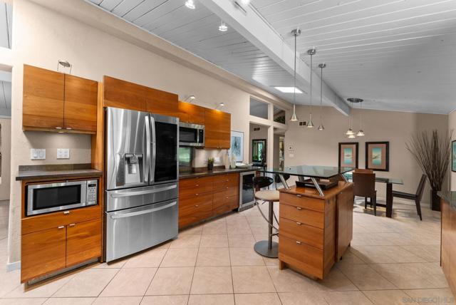 1767 Wind River Road, El Cajon CA: https://media.crmls.org/mediaz/b18b7f3b-0d63-424a-a996-0f4c63a4b2dc.jpg