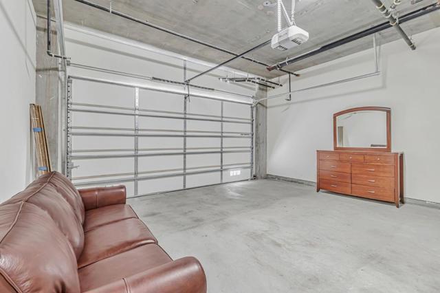 1028 Foster Square Lane, Foster City CA: https://media.crmls.org/mediaz/b18b9e4b-d553-4a69-827e-1d7667ee8d9f.jpg