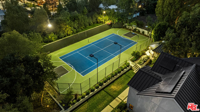 18762 Wells Drive, Tarzana CA: https://media.crmls.org/mediaz/b18c1b29-5051-494d-8370-ef1c6d511f0c.jpg