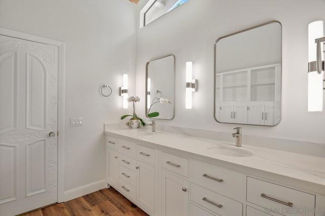 1935 Nautilus St, La Jolla CA: https://media.crmls.org/mediaz/b18c78c0-096b-42cc-80b4-1515546d196f.jpg